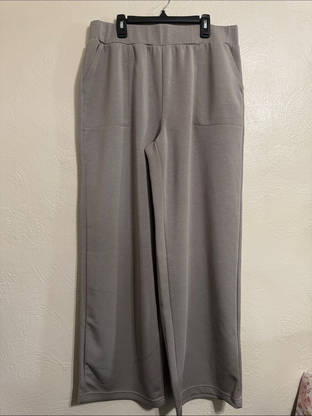 Mondetta Wide-Leg Sweatpants in Taupe color